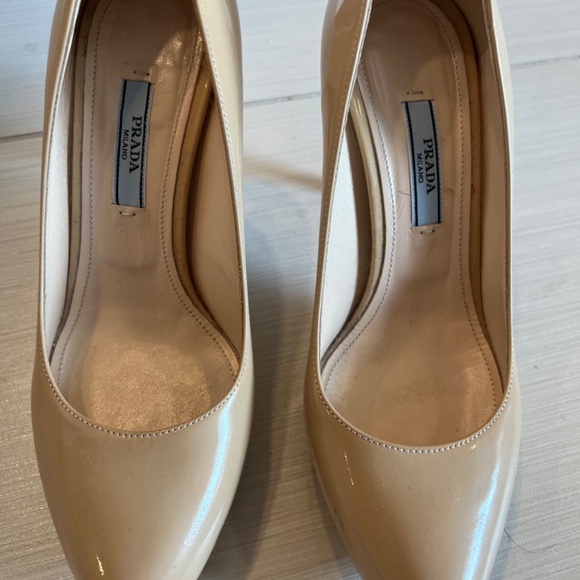 Prada excellent condition classic beige patent heels - Picture 10 of 10